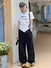 ユニークな不規則デザインの美しいトップスとワイドレッグカーゴパンツ【夏用・ファッション・セットアップ対応】