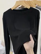白色の長袖ニットTシャツ【ラウンドネック・リブ編み・サイドスリット・春秋用】