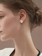 美しい山茶花のイヤリング【秋冬用・高級感・S925純銀ピン】