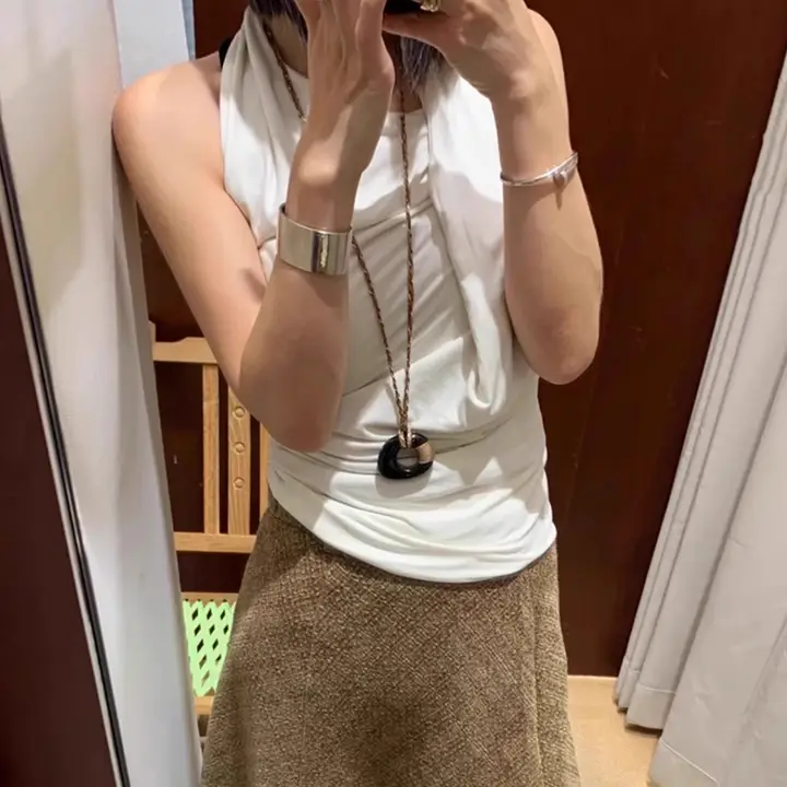 シンプルなデザイン！黒の瑪瑙製の円環ペンダントネックレス【編み込み式・ロングタイプ・ニット用】