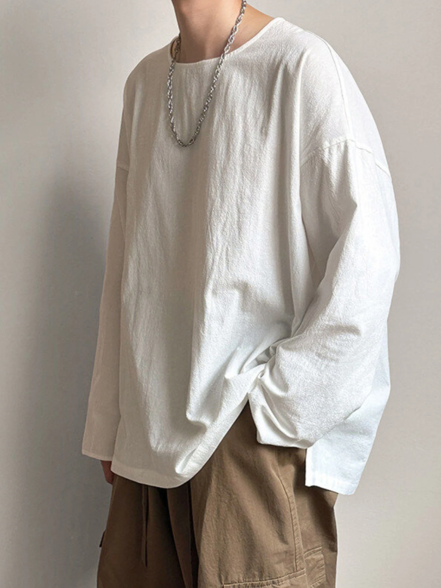 オープンカラーシャツ オーバーサイズ：高級感漂う中国風ラウンドネック長袖Tシャツの実用性と着こなし