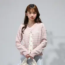 可愛らしいストライプ柄のニットカーディガン【女性用・秋用  ・カラーコントラスト・極上の柔らかさ】（セットアップ対応）