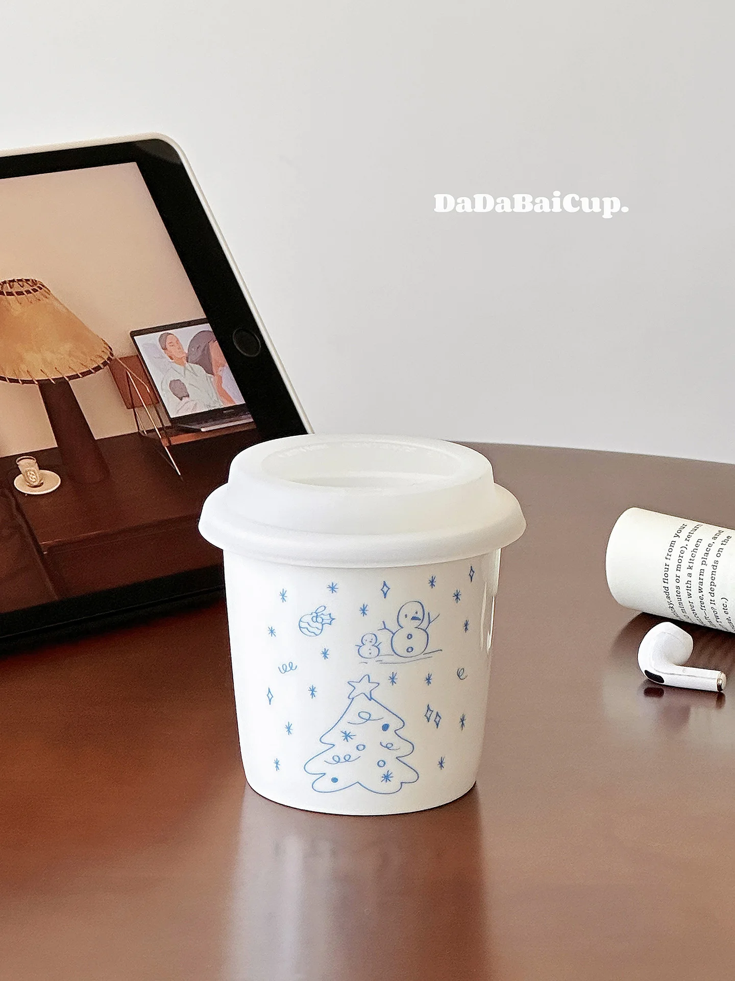 かわいらしいクリスマスツリーの陶器製コーヒーマグカップ：職場で使える女性へのプレゼント