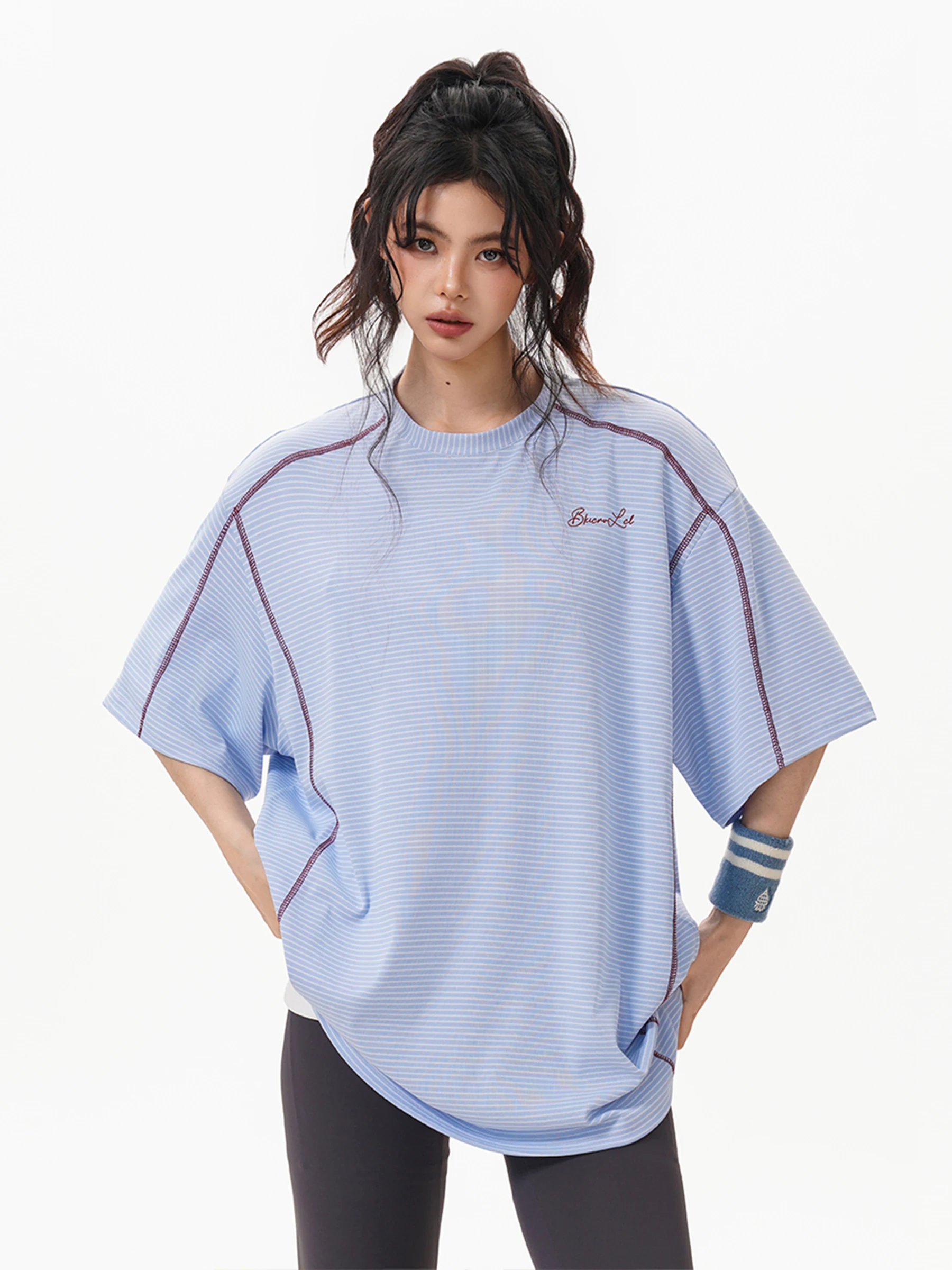 総柄Tシャツのデザインと機能：ストライプデザインのユニセックス半袖Tシャツを徹底解説