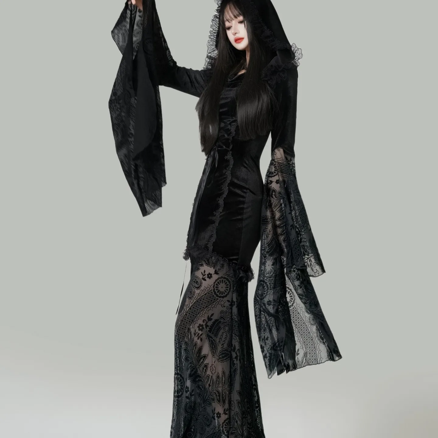 2026ハロウィンの服装選びで迷うなら、このゴシックレースドレスが救う理由は？