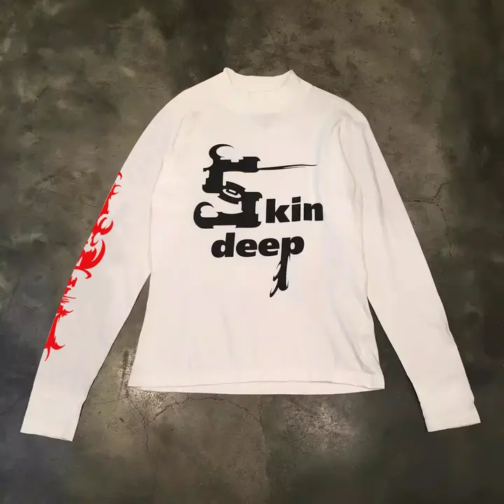 個性的なデザインの長袖Tシャツ【男女兼用・フレームプリント・秋用】