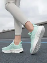 軽量の冬用スポーツシューズ【通気性メッシュ・ランニング用】