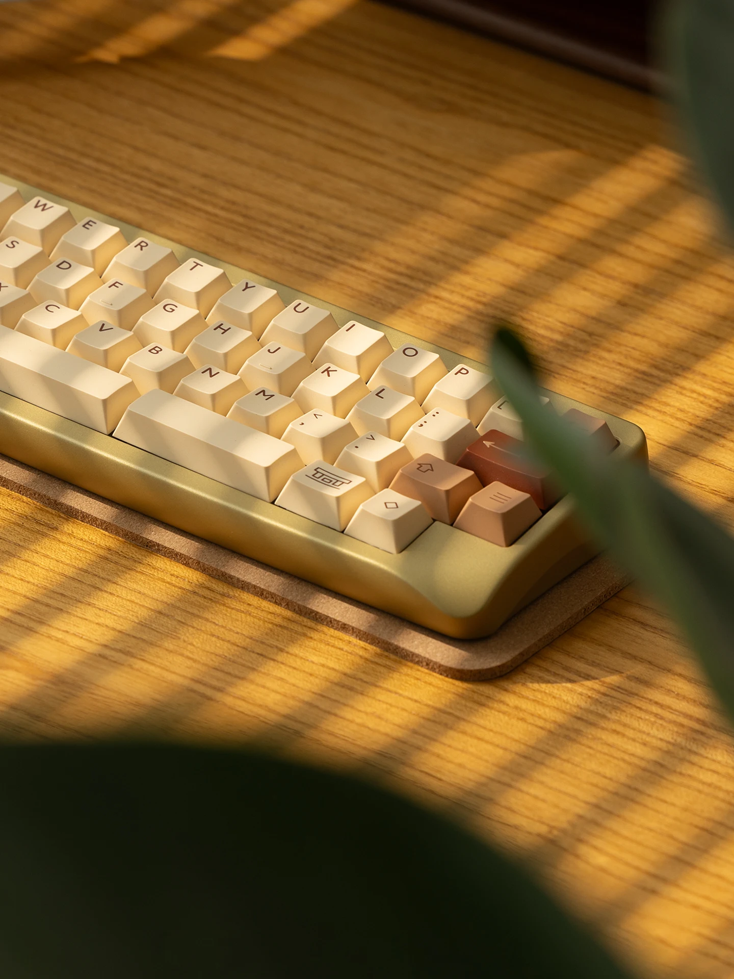 静音防滑コルク製キーボードマット：パソコン疲れないための快適作業環境を実現