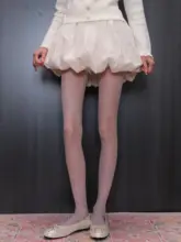 柔らかいファブリックのナチュラルホワイト藤花模様のパンティストッキング【優雅で滑らかな質感・重ね着スタイル】