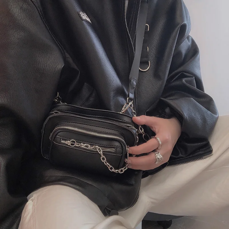 どんなメンズショルダーバッグがおしゃれで軽くて持ち運びやすいの？