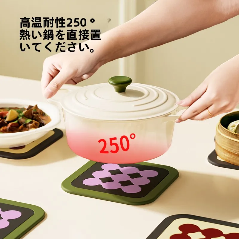 地震で食器が飛んでしまうのを防ぐには？レトロな磁気吸着式マットが救うリアルな使い心地