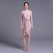 エレガントなデザインのドレス【高級感のあるパーティー用・女性向け・オフィスコーデ】