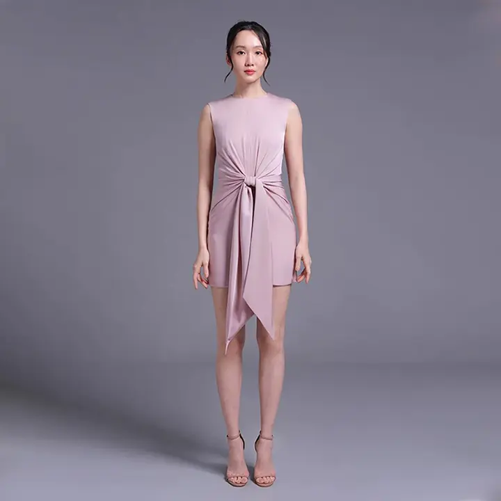 エレガントなデザインのドレス【高級感のあるパーティー用・女性向け・オフィスコーデ】