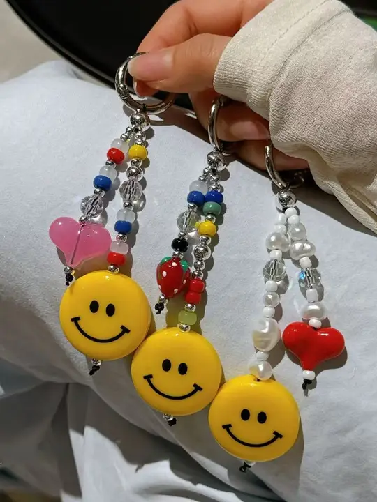 ハート型笑顔ビーズ付きスマホストラップ【DIYキーリング・ユニバーサルアクセサリー】