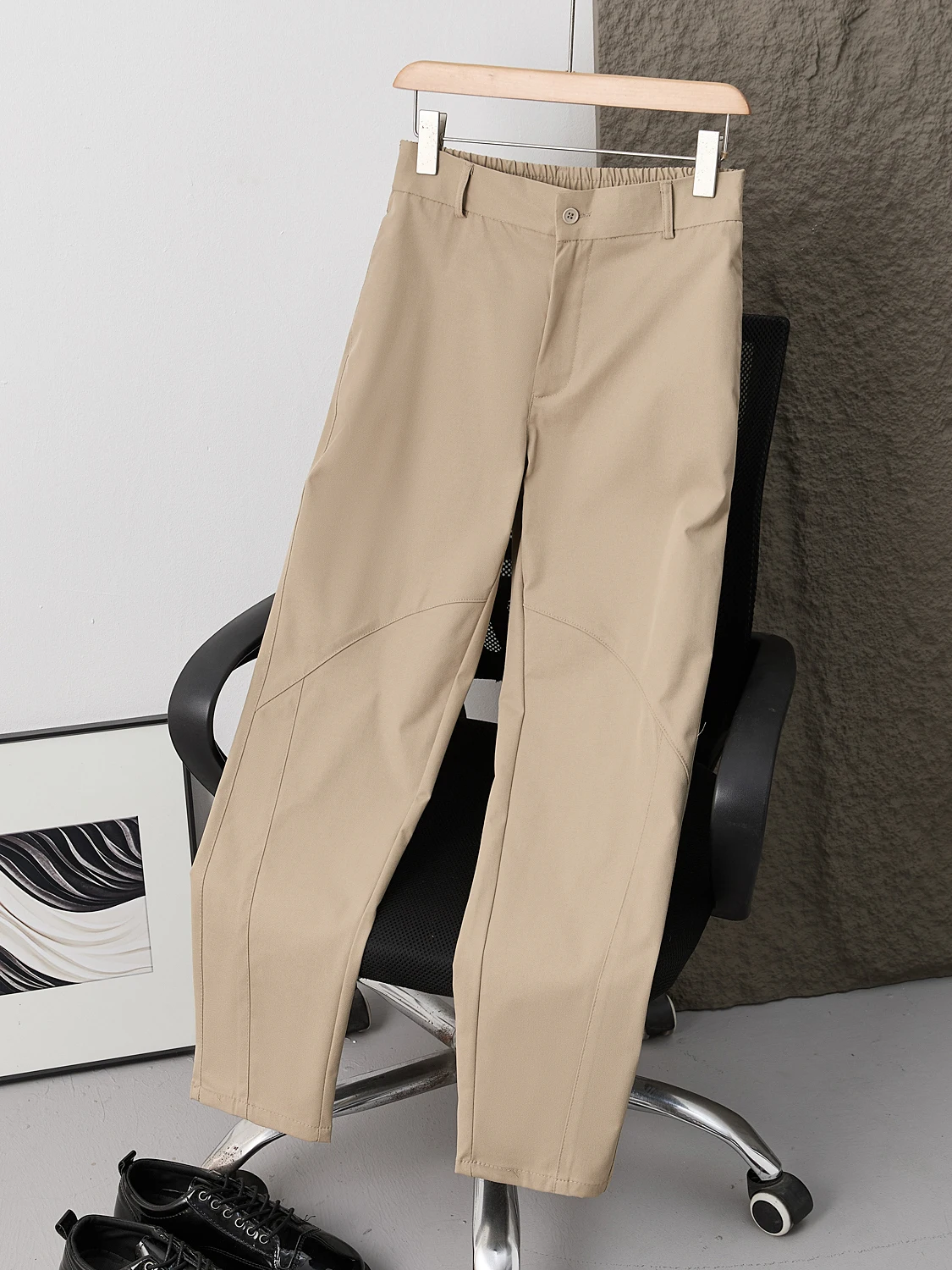 オフィスカジュアル グレーパンツ：易帝王子のストレートフィットビジネスカジュアルパンツが提供する実用性と快適性
