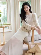 感のある花柄薄手ニットトップスとスカート（セットアップ対応）