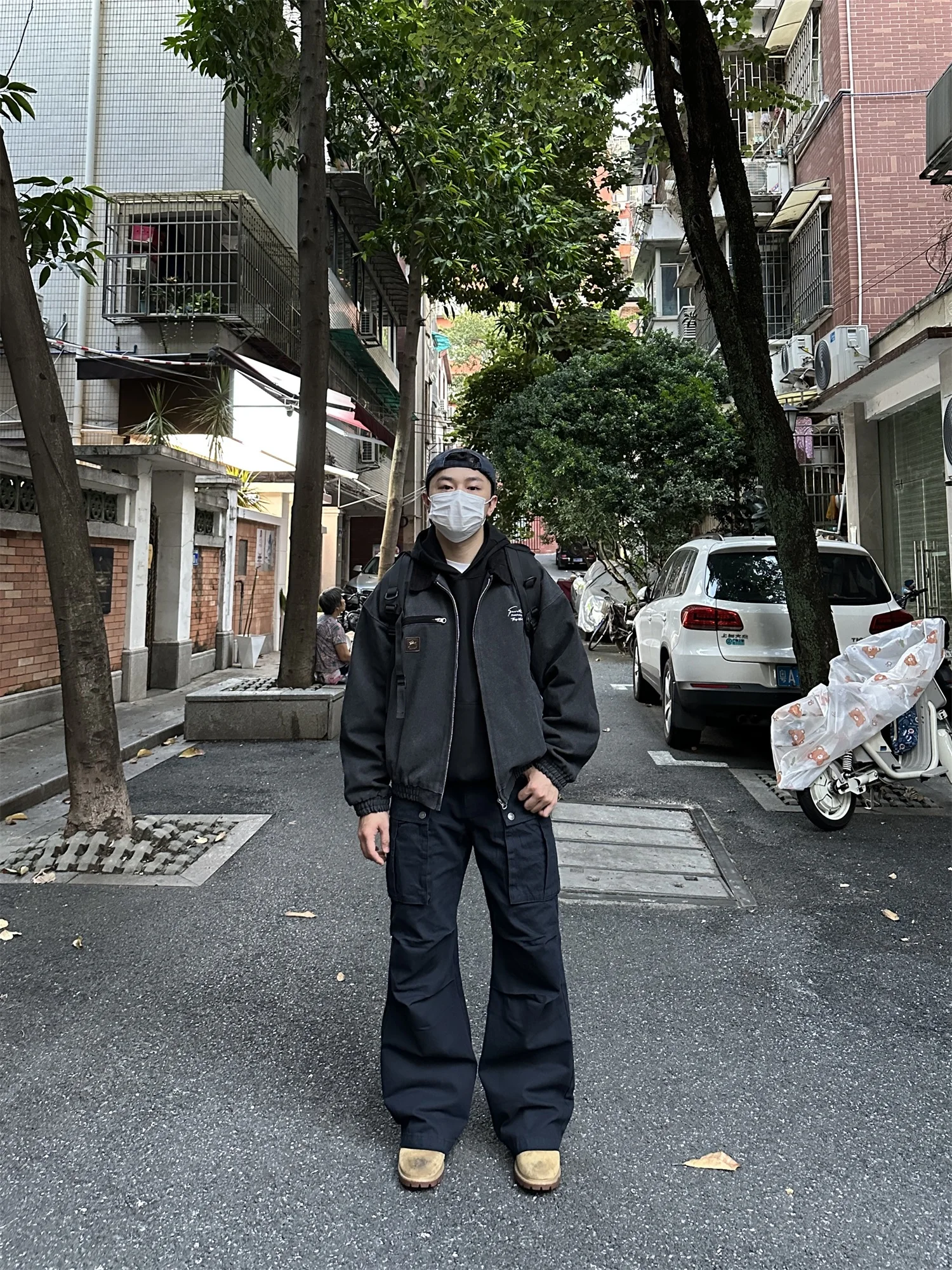 コーデュロイ テーラードジャケットは、どんな場面で着るべき？