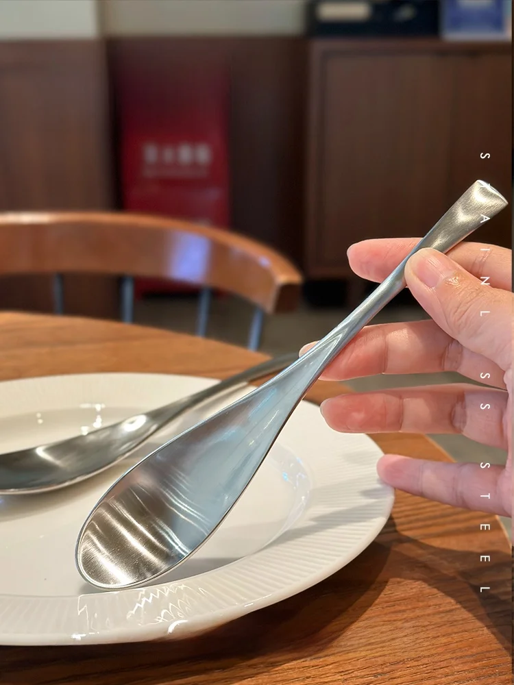 キャビアスプーンを選ぶべきタイミングは？実は毎日の食事に隠れている「質感の選択」