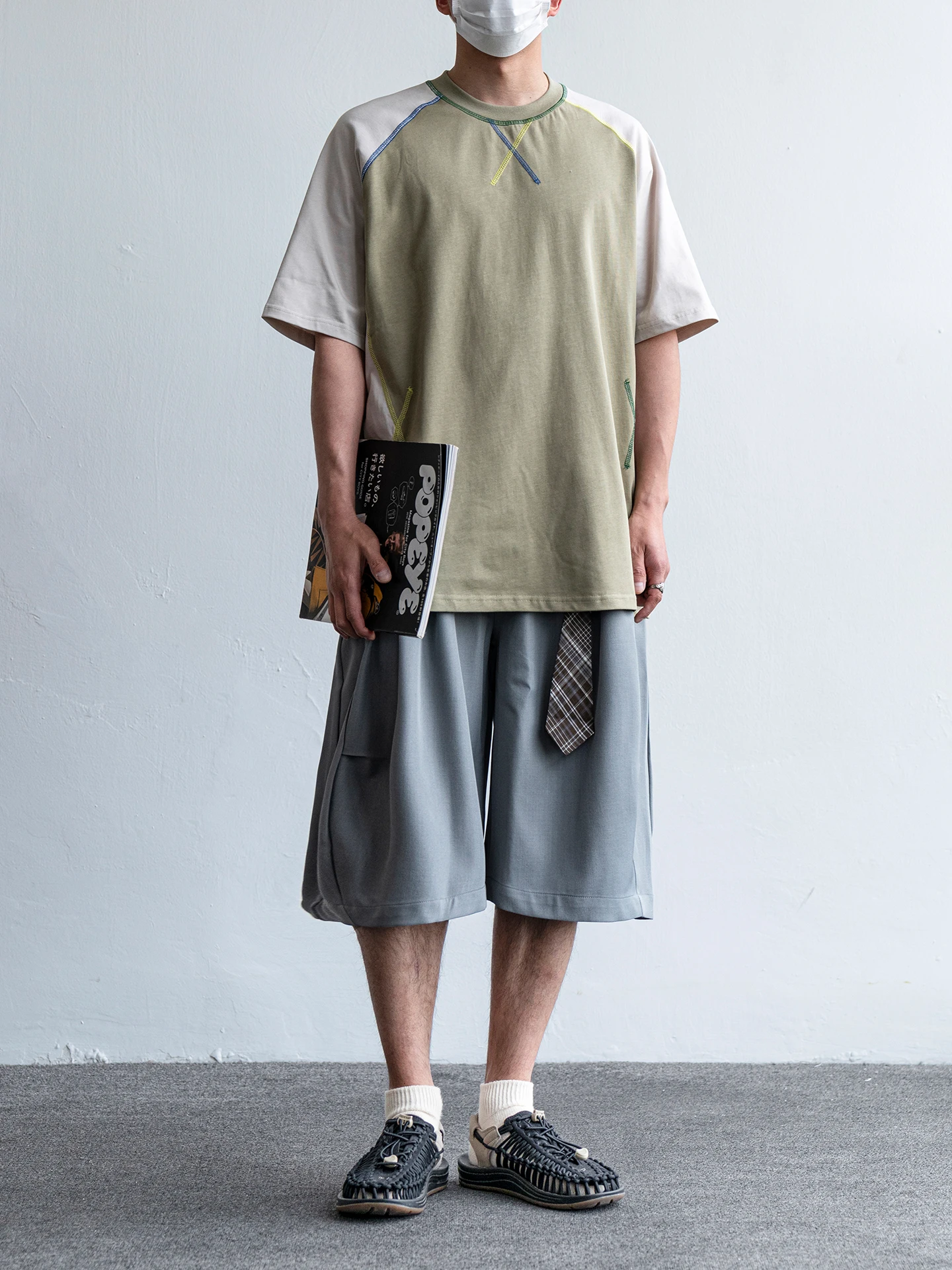 40代男性リゾートファッションに最適な高級感ホリゾンタル七分丈パンツの選び方