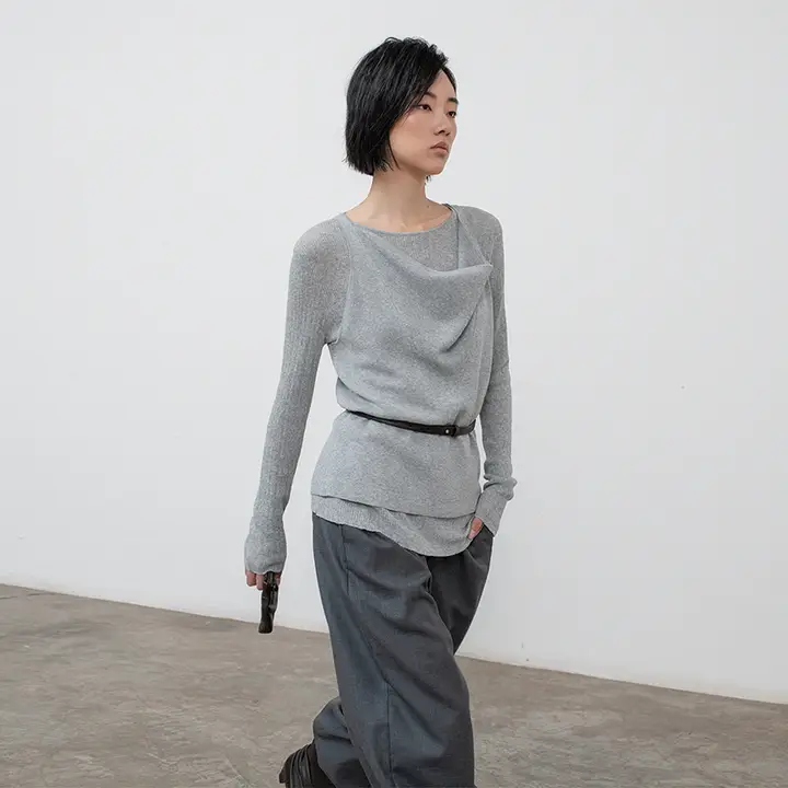 ニットカーディガンとキャミソールの二重構造トップス【秋用・掛け首・したデザイン】（セットアップ対応）