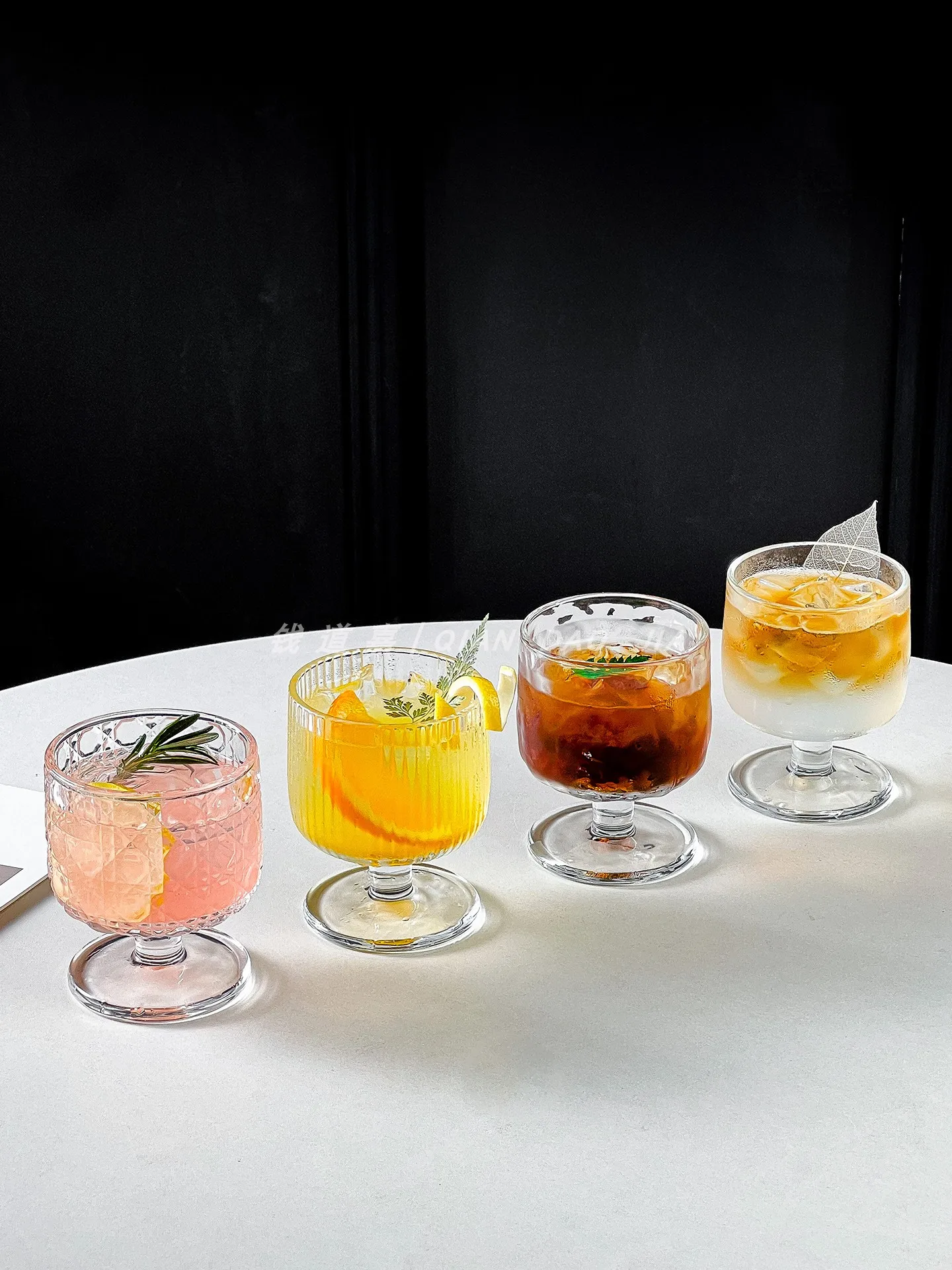 ステム グラスを選ぶべきタイミングは？宝石模様の高脚グラスが教えてくれた、日常の小さな美しさ