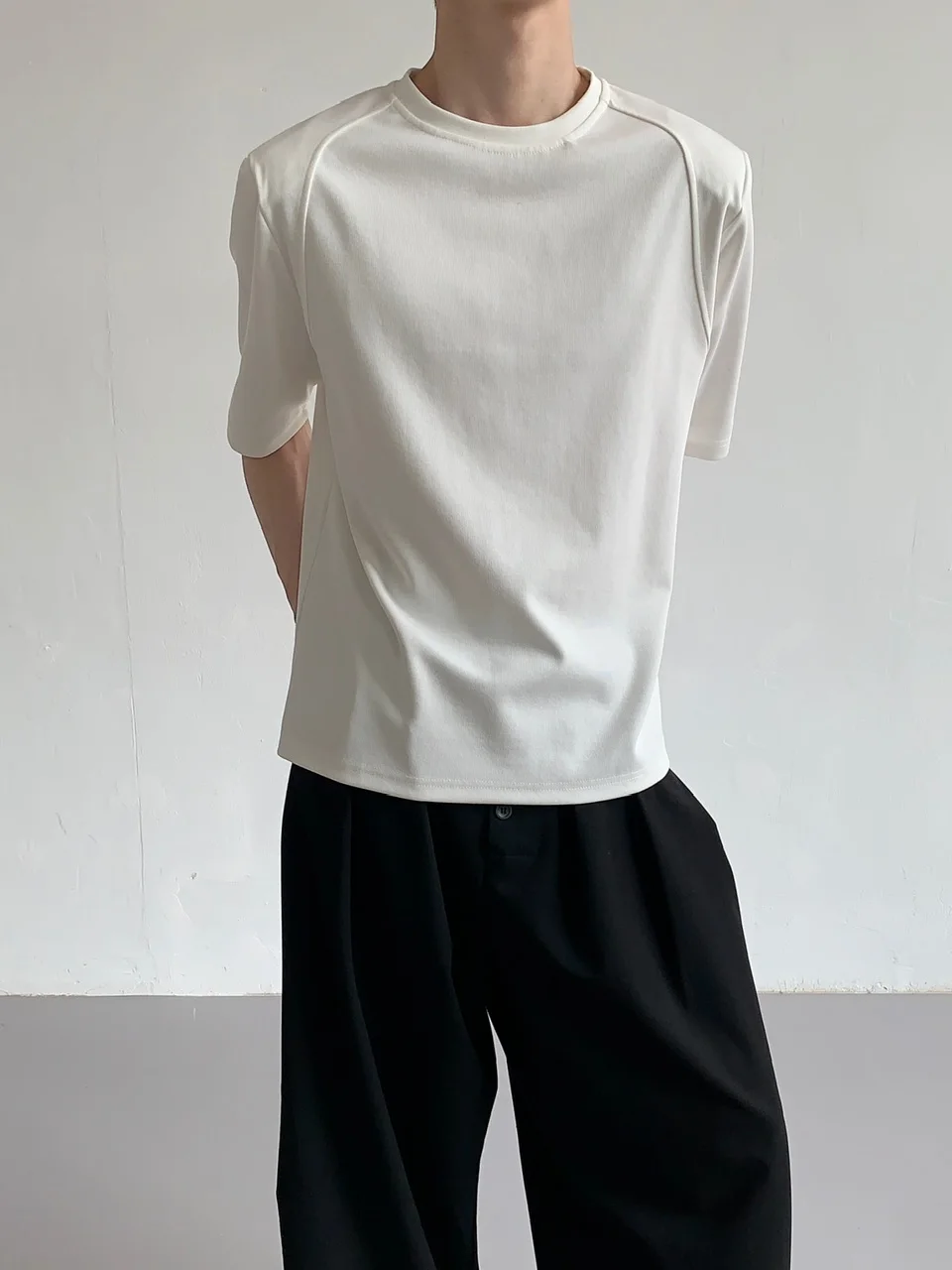 肩パッド付きTシャツで通勤スタイルを一気にアップできるの？