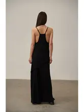 洗練された黒のデザイナー風ドレス【袖なしキャミワンピース・防晒シャツ付き・上品なスタイル】（セットアップ対応）