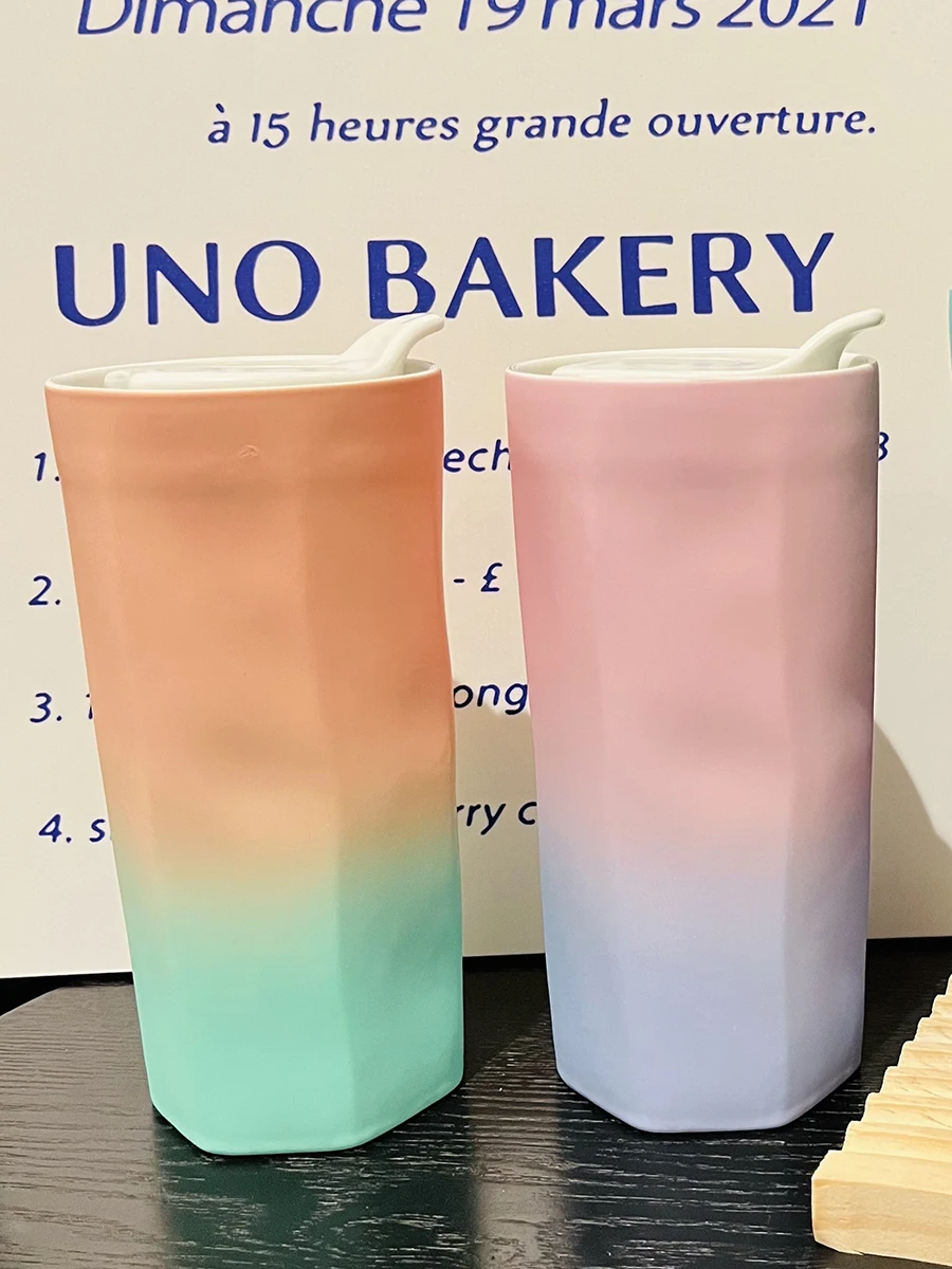 二重構造の耐熱セラミックマグカップ：グラデーションデザインでコーヒーを安定して楽しめる