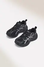 厚底デザインのスポーツシューズ【黒・通気性メッシュ・女性用】