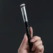 コンシーラーブラシ【円頭・斜めカット・黒ずみやシミをカバー】