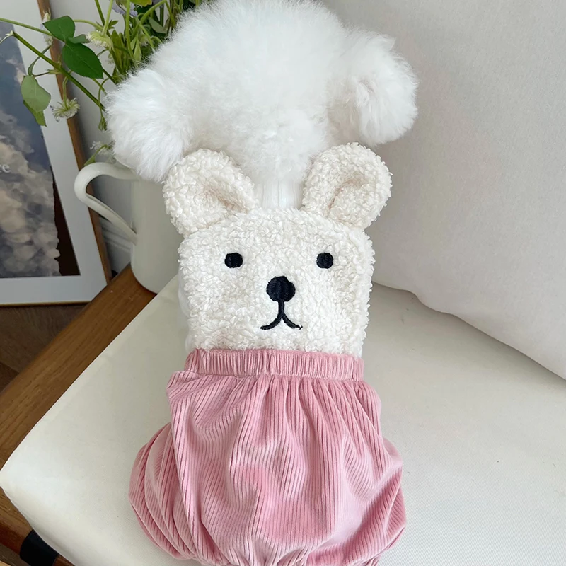 犬アウトレットで選ぶべきアイテムは？クマ刺繍サロペットが今、なぜ人気なのか
