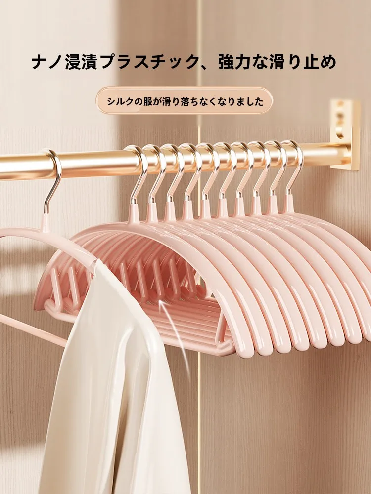 tシャツを飾るハンガーはどんなもの？美しく整理するためのベストな選択肢とは？