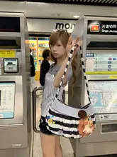 ボタン付き ハートデザインの2色使いトートバッグ【淡緑の水玉模様・ネイビーストライプ】