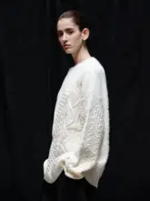 立体V形編みのバルーンシルエットニット【極上の柔らかさ・純白】