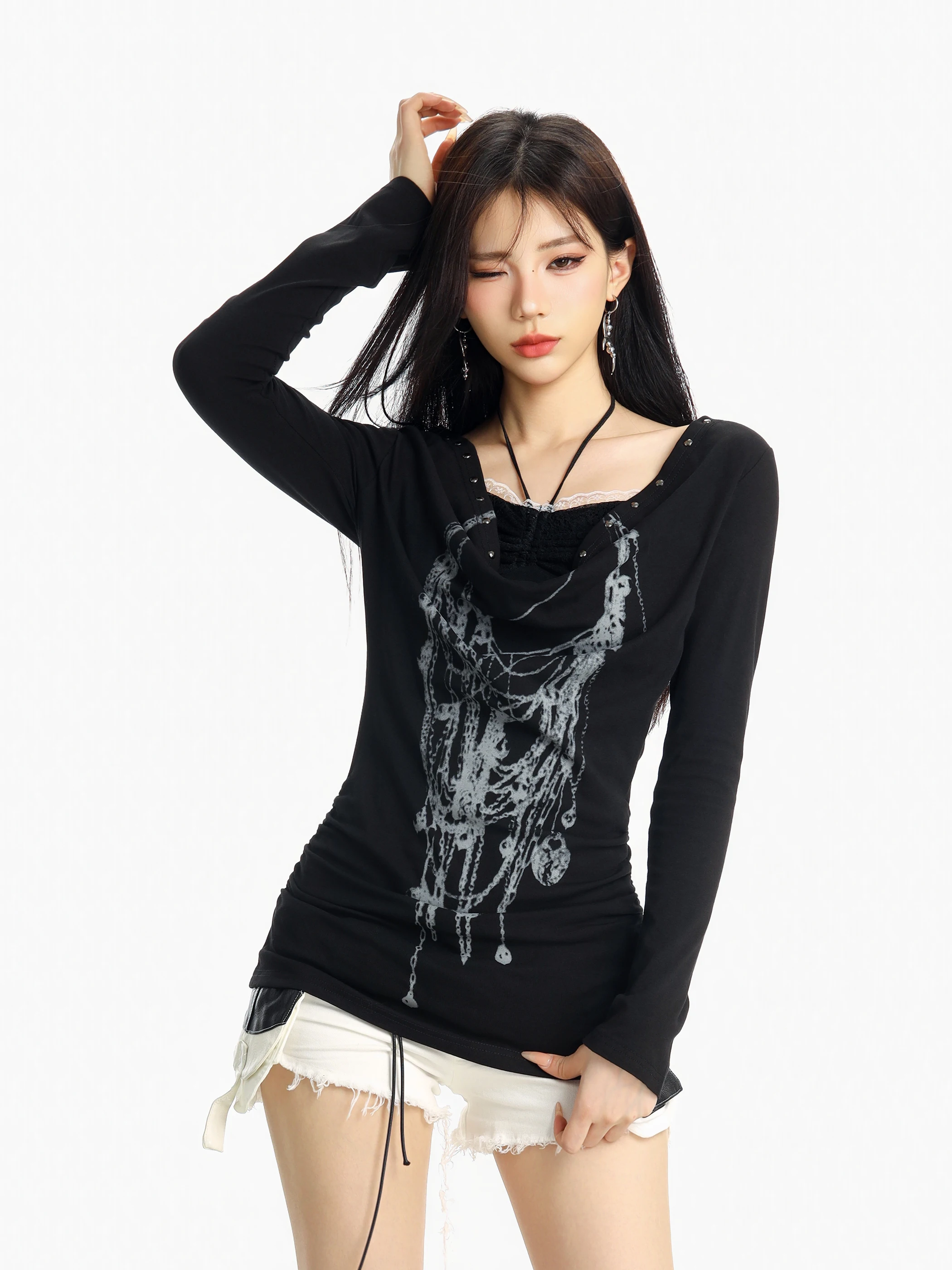 アート風のレースカットアウト長袖Tシャツ【春用・Y2Kスタイル・軽やか】（セットアップ対応）