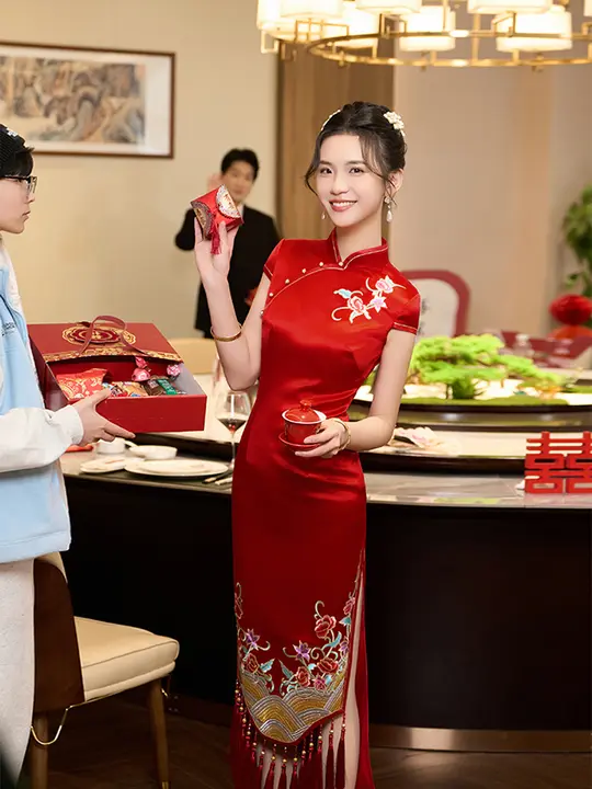 美しいデザインの中式紅色結婚式用チーパオ【長袖・披露宴・敬酒服】