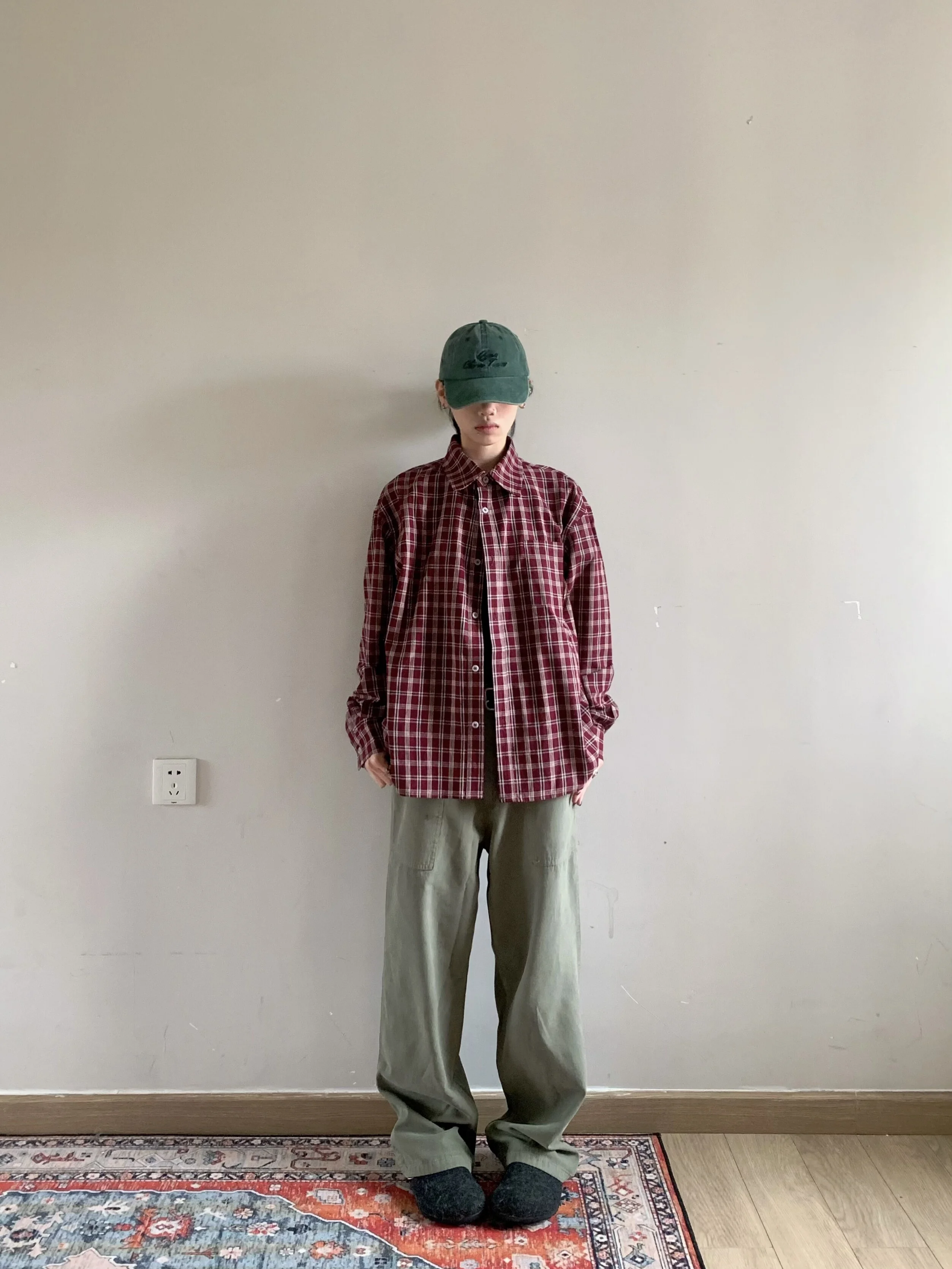 カーゴパンツ コーデ レディース 完全ガイド｜通勤に合う無地ストレートパンツの着こなし術