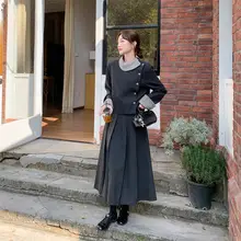 グレーのスーツ風ワンピース【秋春用・洗練されたデザイン・女性用】（セットアップ対応）