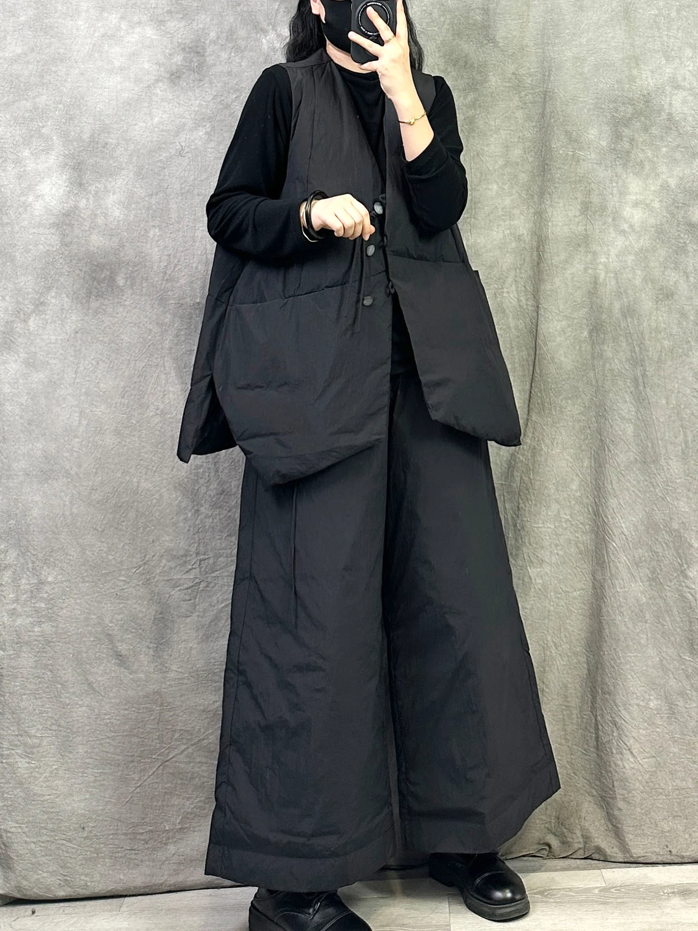 ハーフパンツや通勤パンツに悩むあなたへ：冬の防寒ダウンパンツは、本当に「着やすい」のか？