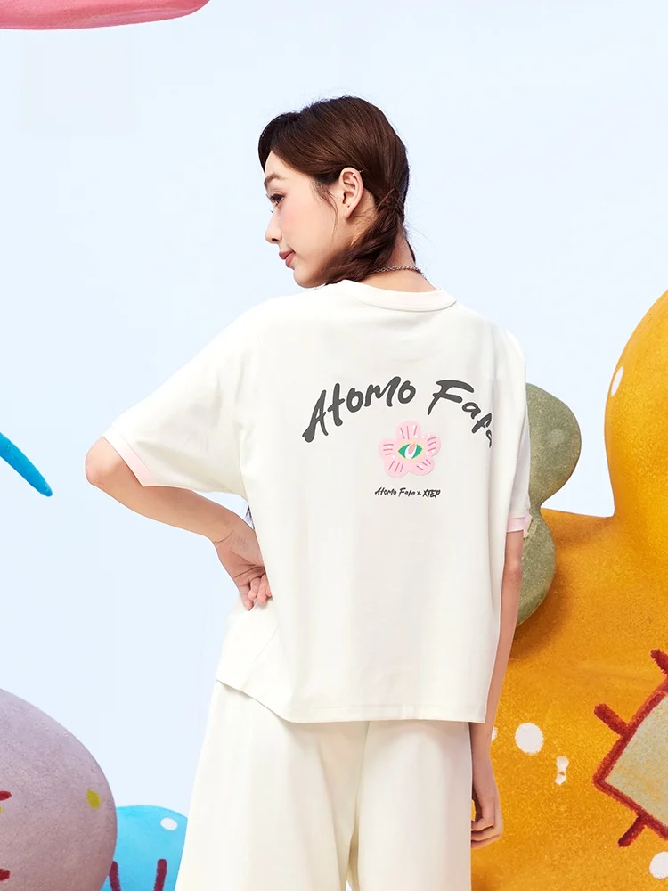 XTEP レディース夏用半袖Tシャツの公式コラボモデルはどのような特徴か