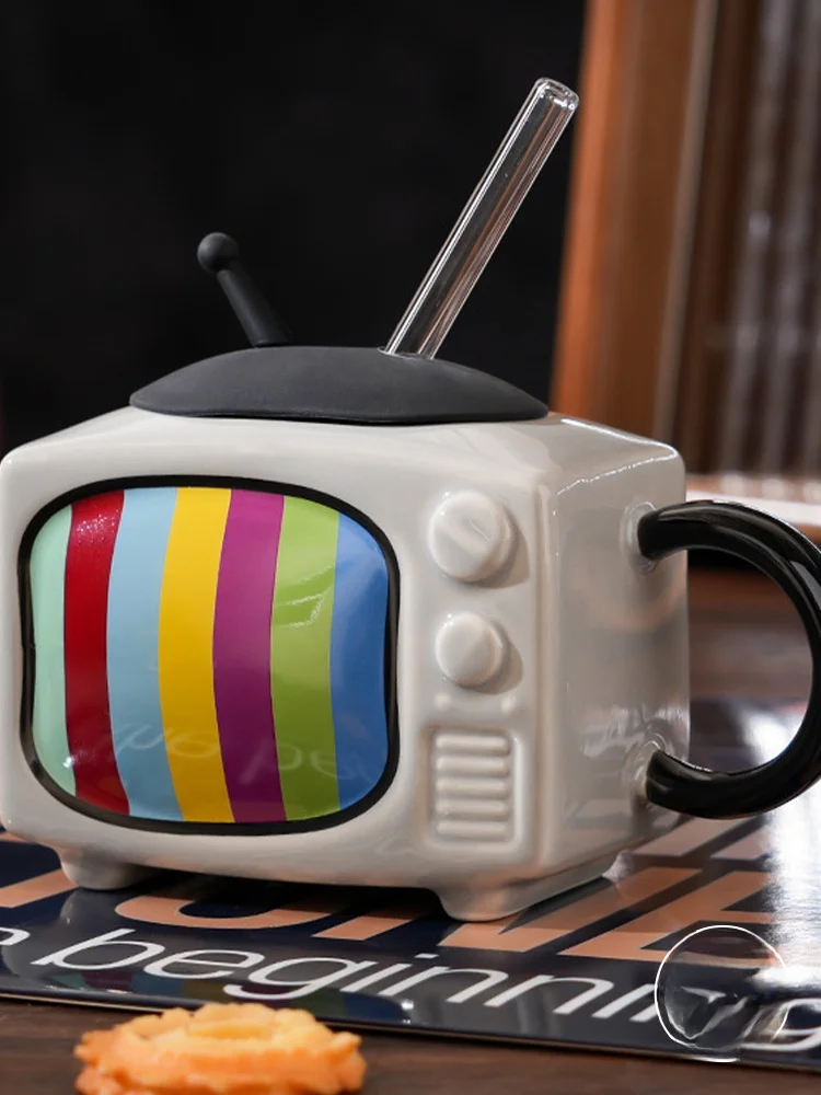 レトロテレビデザインの陶器マグカップ：蓋付きで日常使いに最適な創意デザイン
