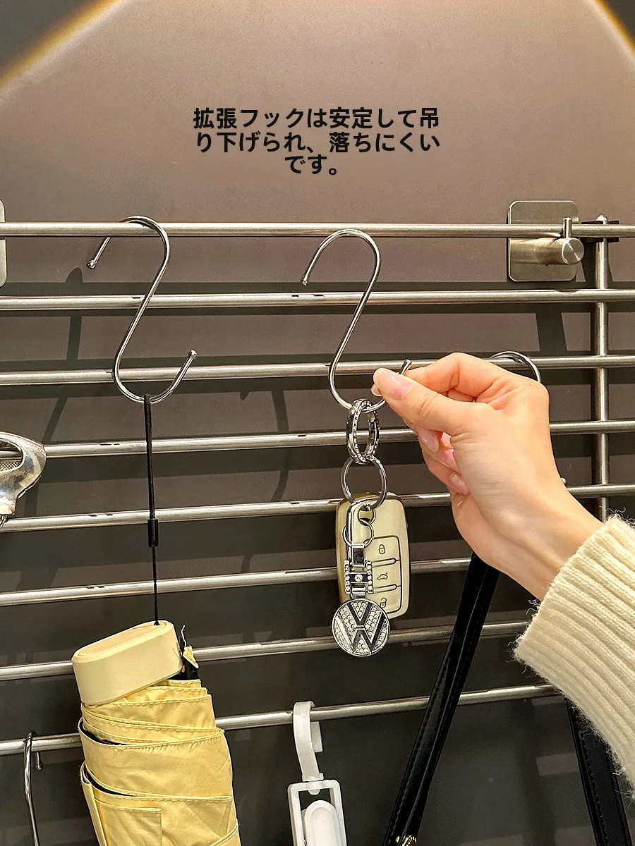 多機能壁掛け収納ラック：推しグッズを効率的に隠すための実用設計