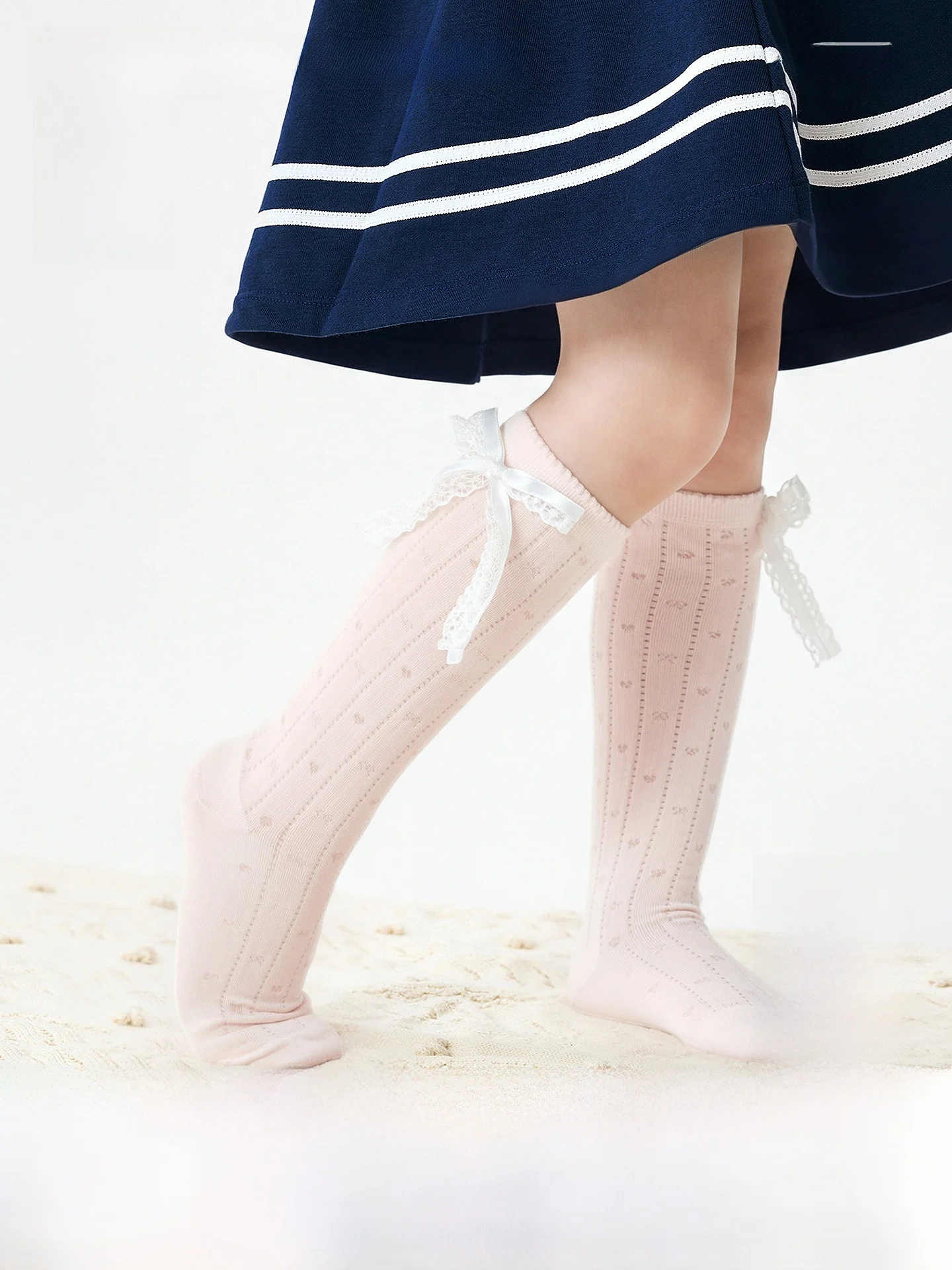 女児用薄手メッシュ靴下：通気性とリボンデザインが夏の快適さを実現