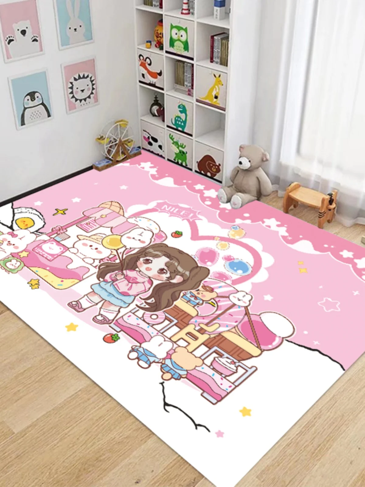女の子用ピンクカーペット：キャラクター柄で遊びやすい機械洗い対応タイプ