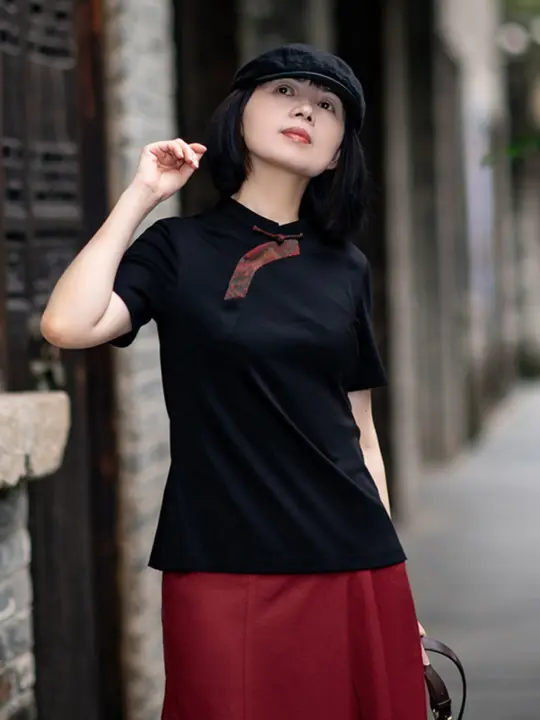 中式デザインのブラックコットンニットシャツ【ショートスリーブ・スタンドカラー・シルクサテンとのコンビ】