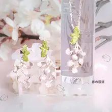 春の渦をテーマにした手作りピアス【桜の花びらが舞うデザイン】