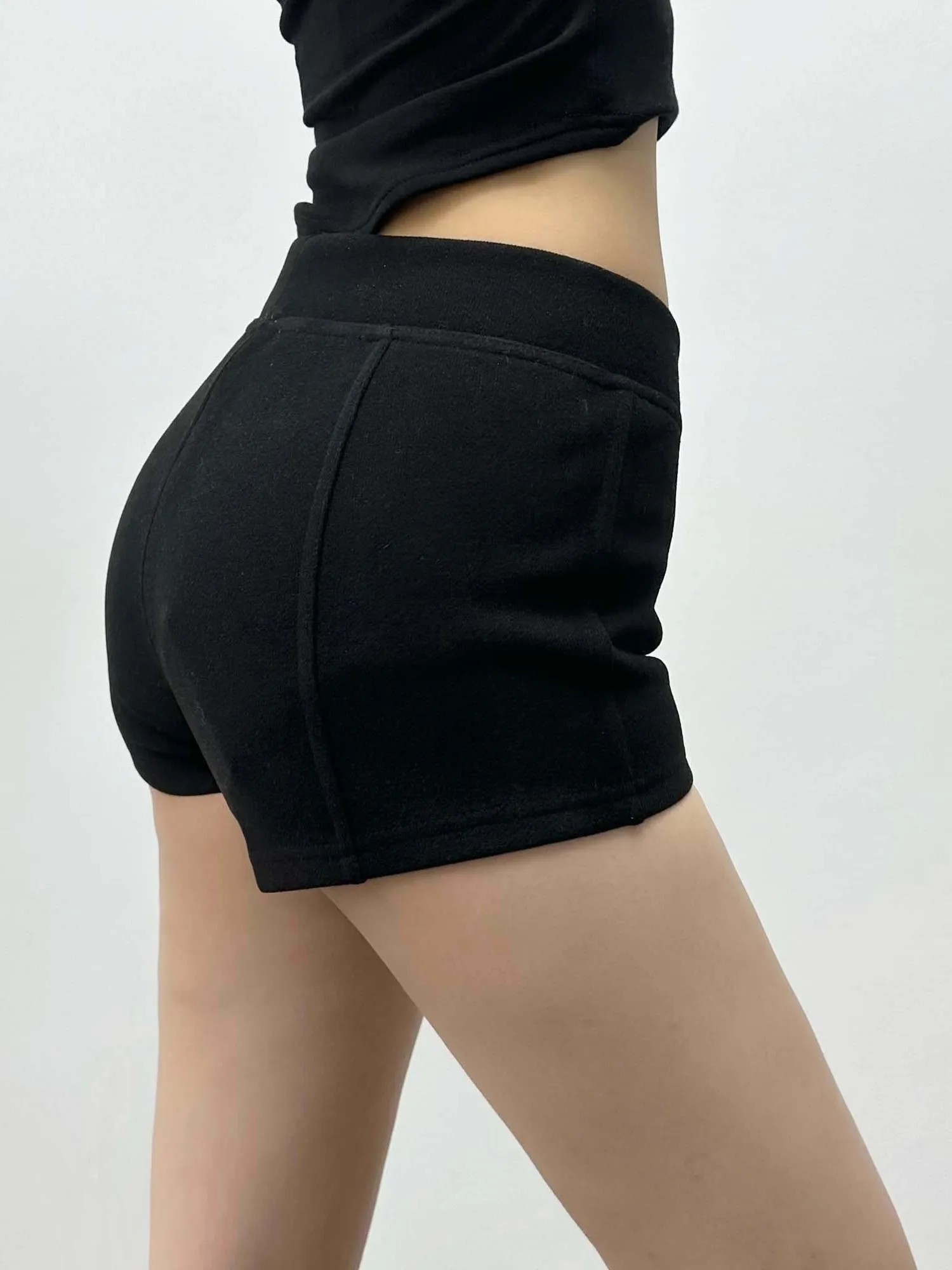 40歳の女性が「ショート」に変えるべき理由は？今こそ注目すべきカジュアルスタイルの秘密