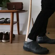 黒胡桃製の長柄シューズスティック【木製・靴を履くための便利アイテム】