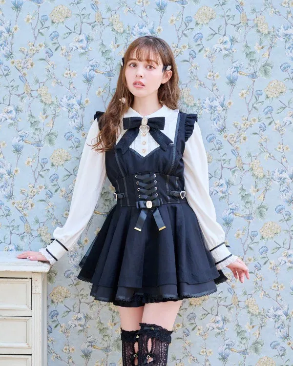 オーベルジュ服：甘美なレース切替ハートボタンフリルデザインのメイド風二重仕立て衣装