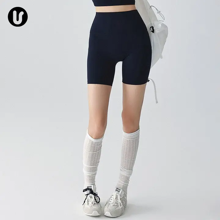 通気性抜群の女性用ランニングショートパンツとタイトフィットヨガトップス【速乾・トレーニングウェア・短袖】（セットアップ対応）